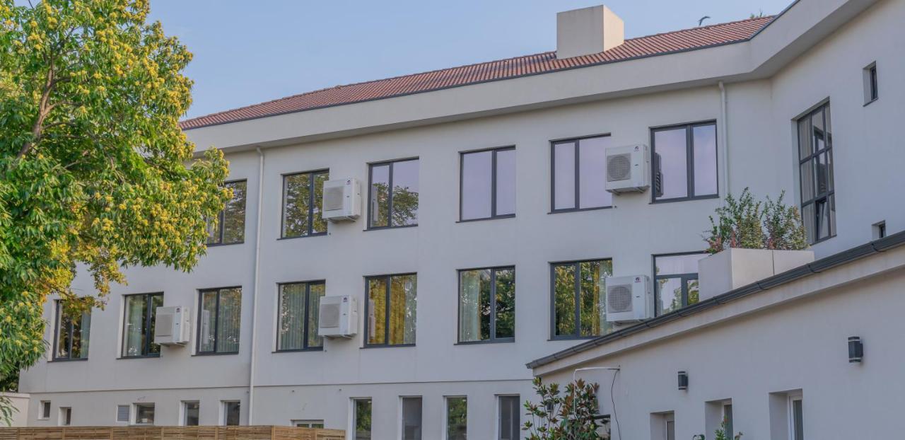 Hotel Osetia Garden Momchilgrad Bagian luar foto