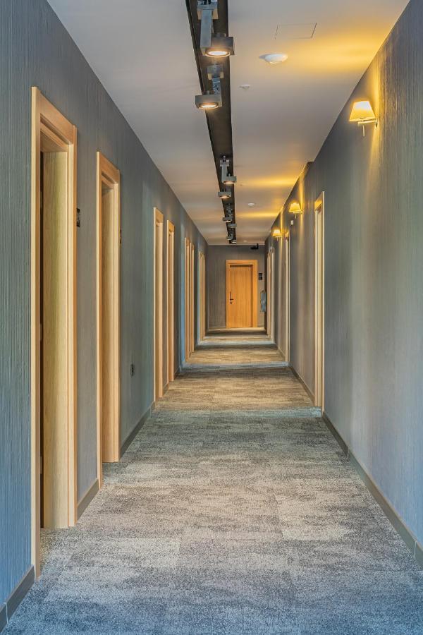 Hotel Osetia Garden Momchilgrad Bagian luar foto