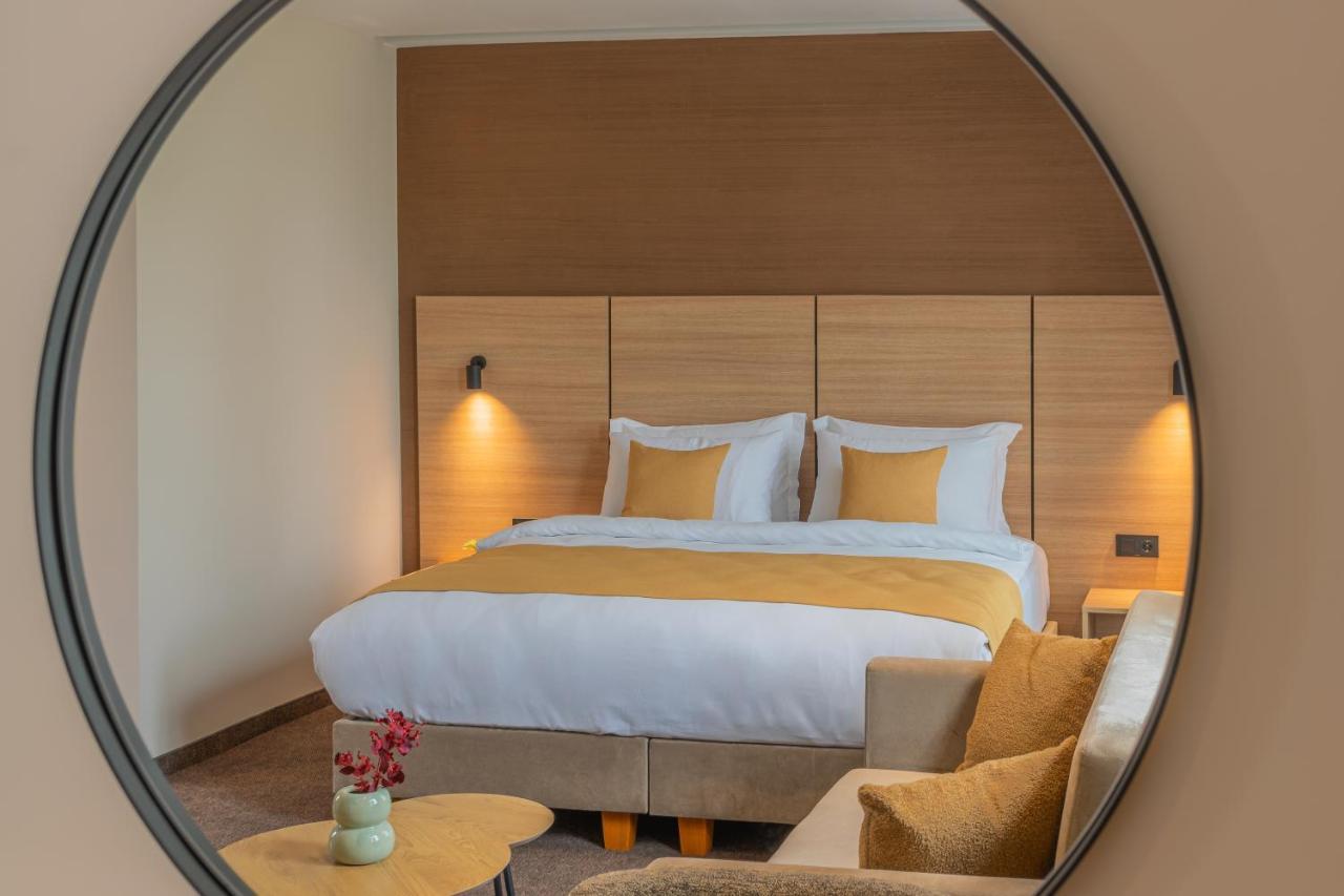 Hotel Osetia Garden Momchilgrad Bagian luar foto