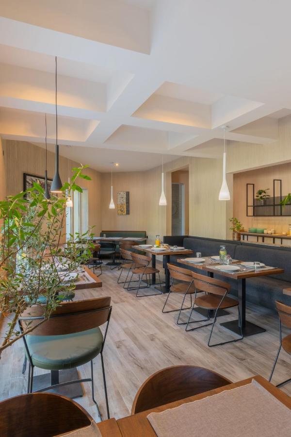 Hotel Osetia Garden Momchilgrad Bagian luar foto