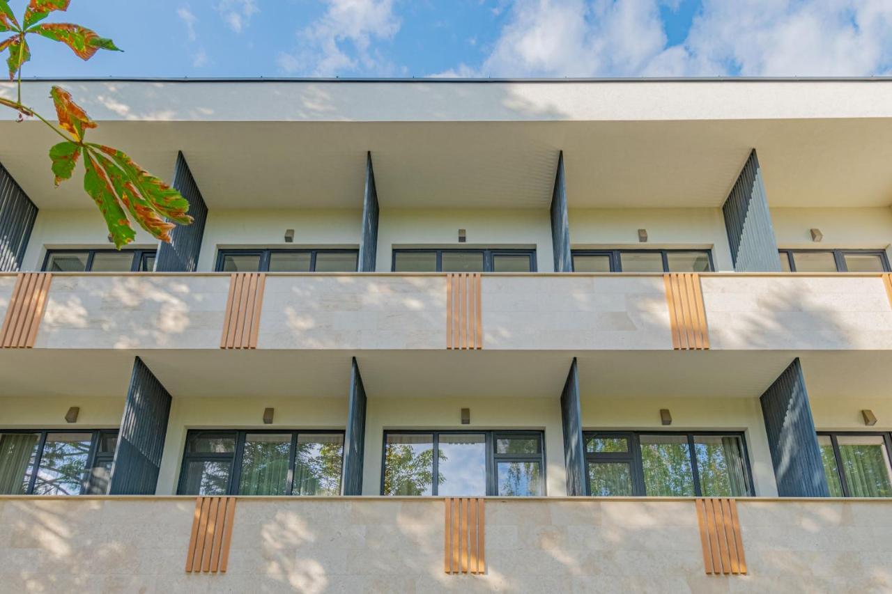 Hotel Osetia Garden Momchilgrad Bagian luar foto