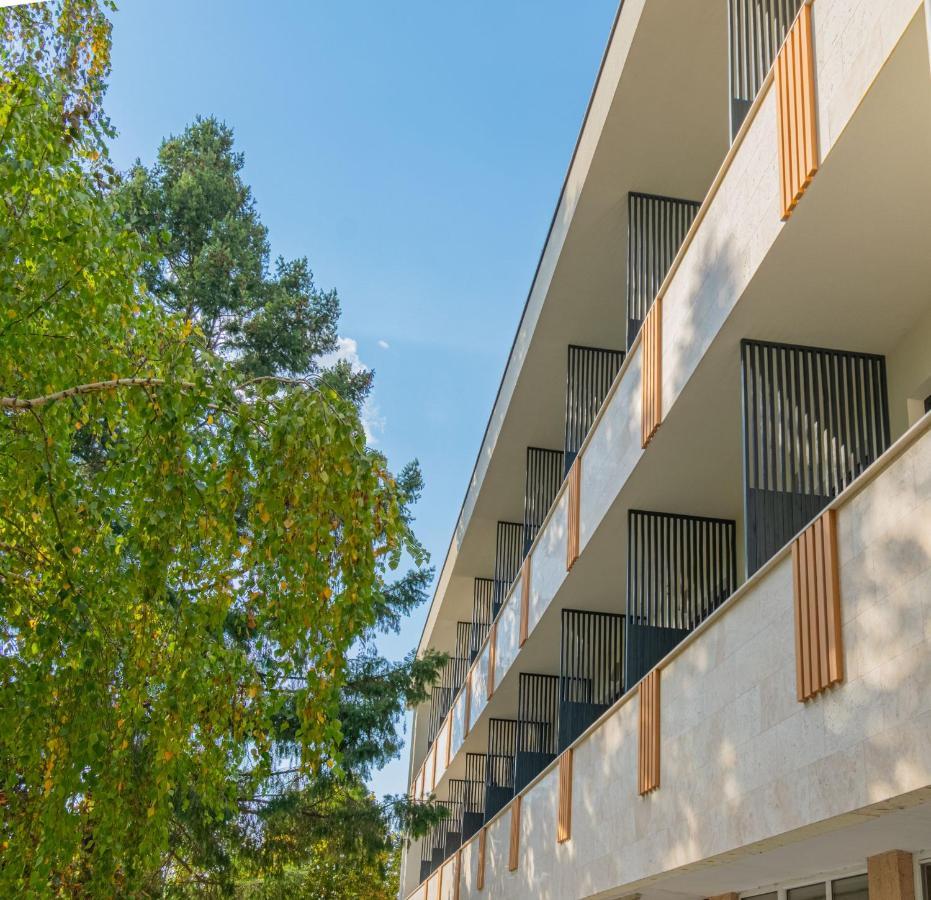 Hotel Osetia Garden Momchilgrad Bagian luar foto